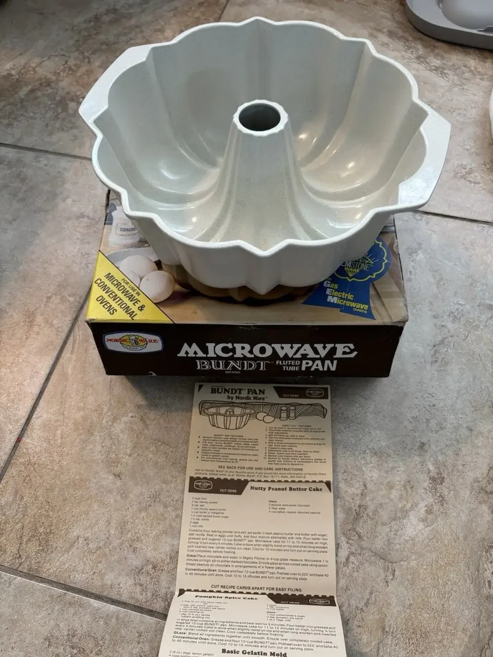 Vintage Nordic Ware Microwave Bundt Pan 61104 Gemstone Ware w Origin Box Recipes